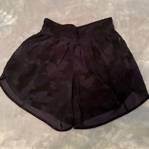 Lululemon track that mid rise lined shorts 5”